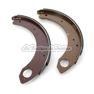 Brake shoes Ford 2000, 3000 - the pair (OEM: 81815611)